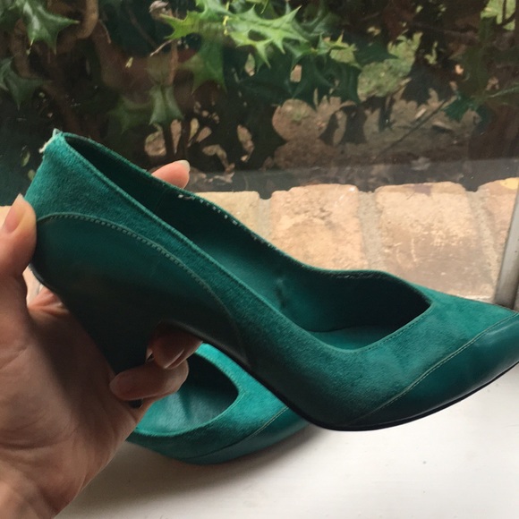 🦄 2/$15 Vintage | suede turquoise heels - Picture 3 of 7
